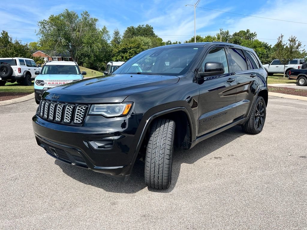 Used 2022 Jeep Grand Cherokee Laredo X AWD/4WD image 3