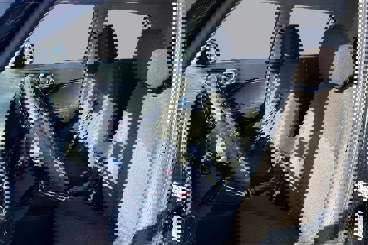 Used 2024 Hyundai Venue SE image 25