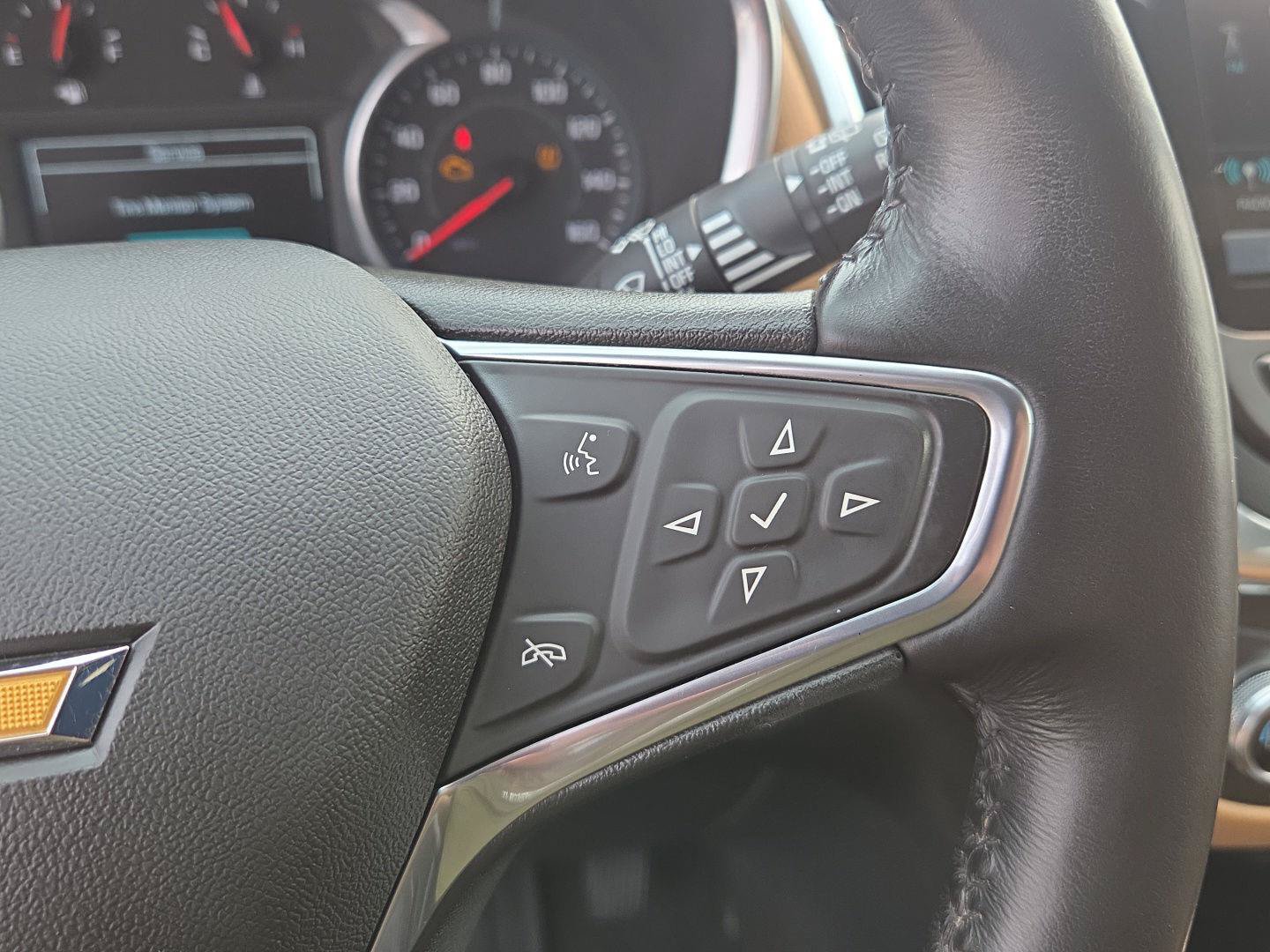 Used 2018 Chevrolet Equinox Premier FWD image 25