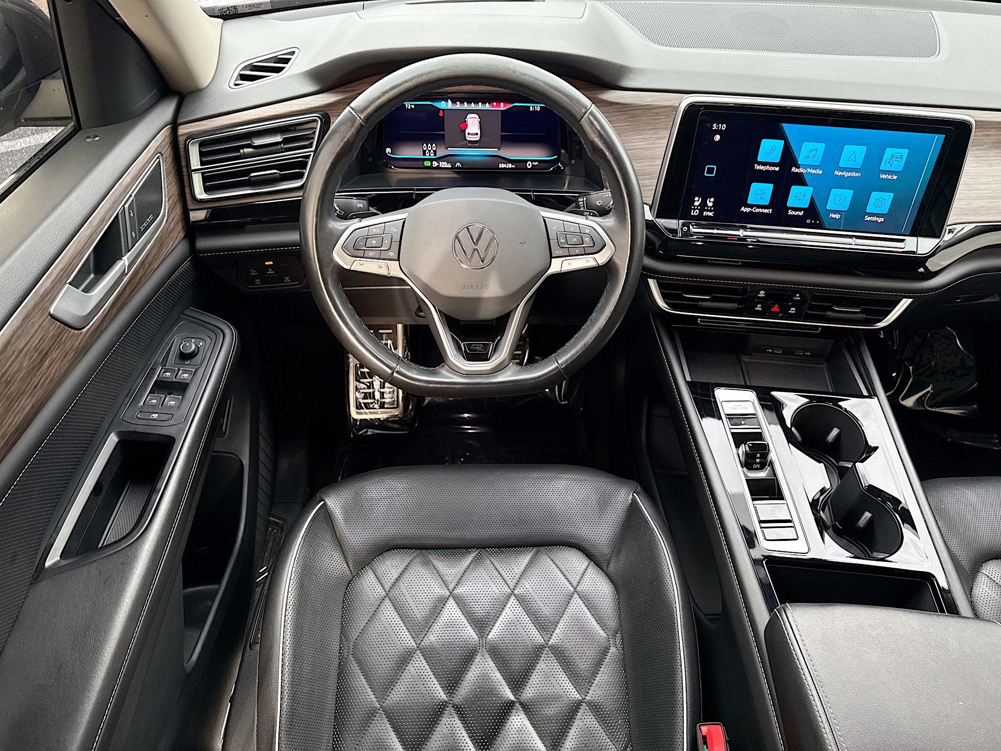 Used 2024 Volkswagen Atlas SEL Premium R-Line image 17