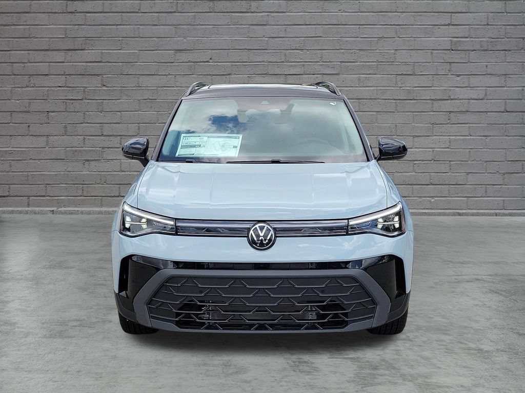New 2026 Volkswagen Taos SE FWD image 2