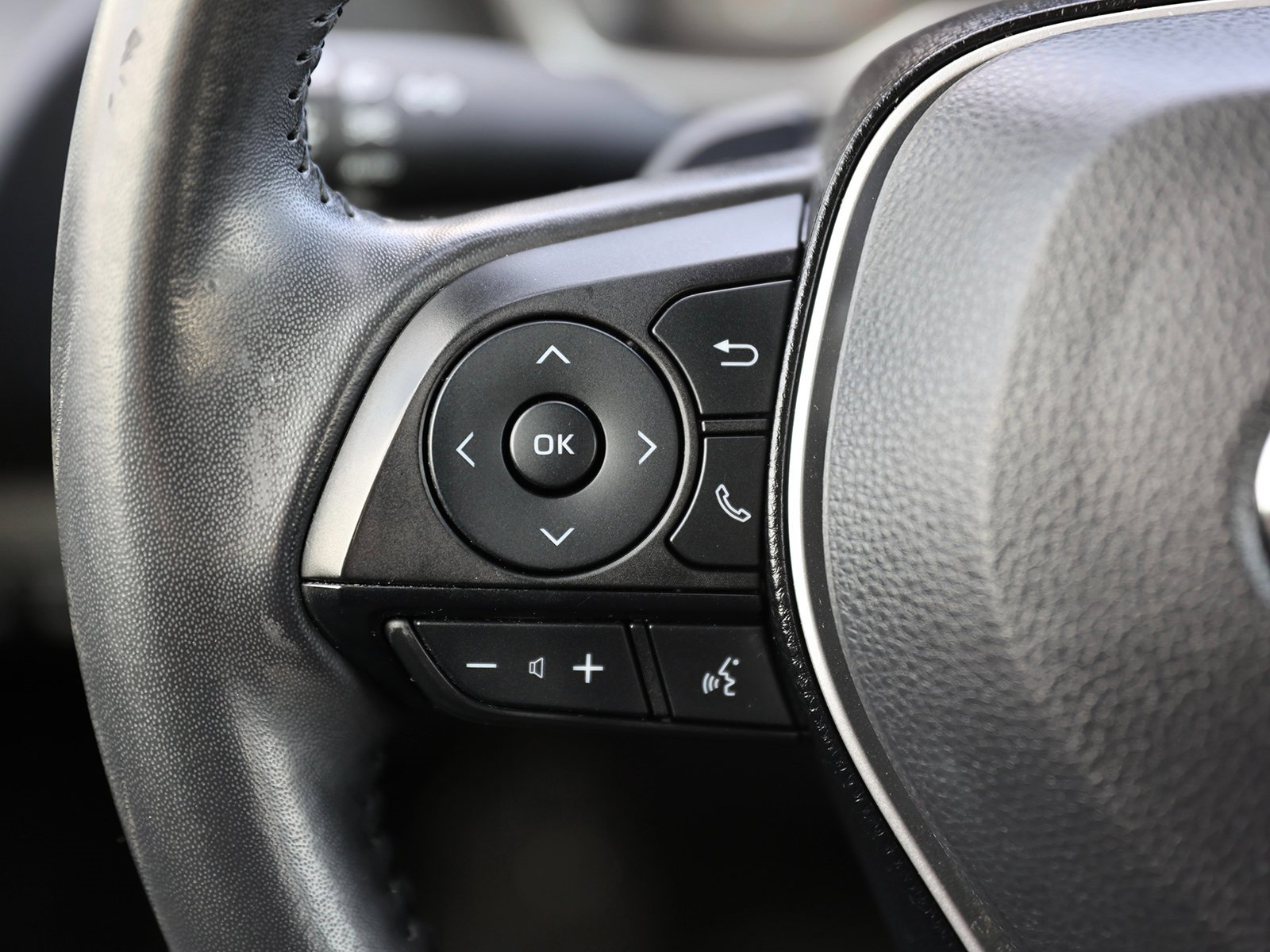 Used 2020 Toyota Corolla SE w/ SE Preferred Package image 35