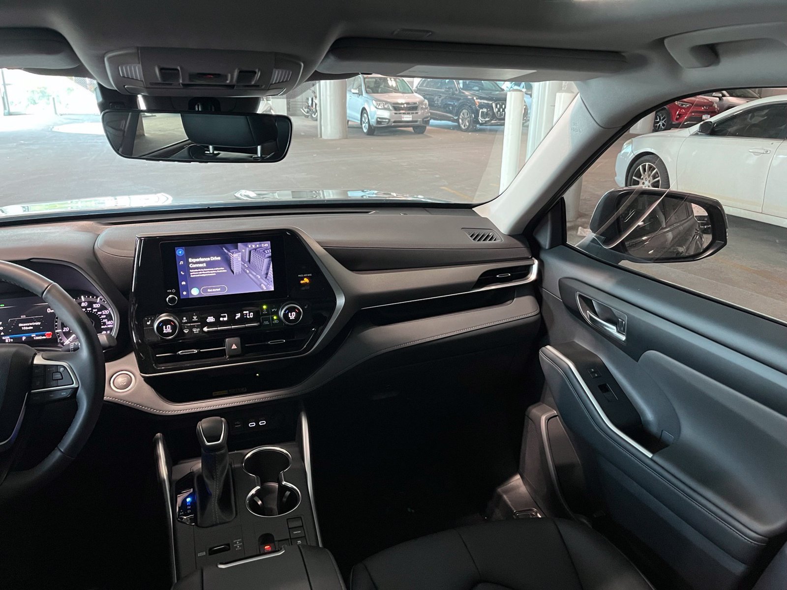 Used 2025 Toyota Highlander XLE FWD image 43