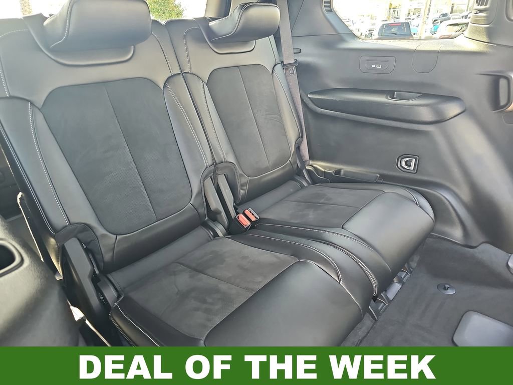 Used 2023 Jeep Grand Cherokee L Laredo image 12