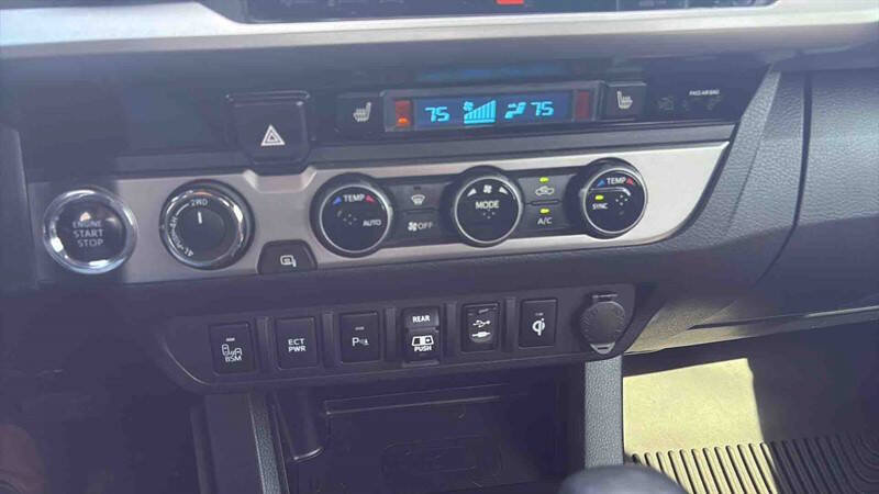 Used 2018 Toyota Tacoma Limited AWD/4WD image 15