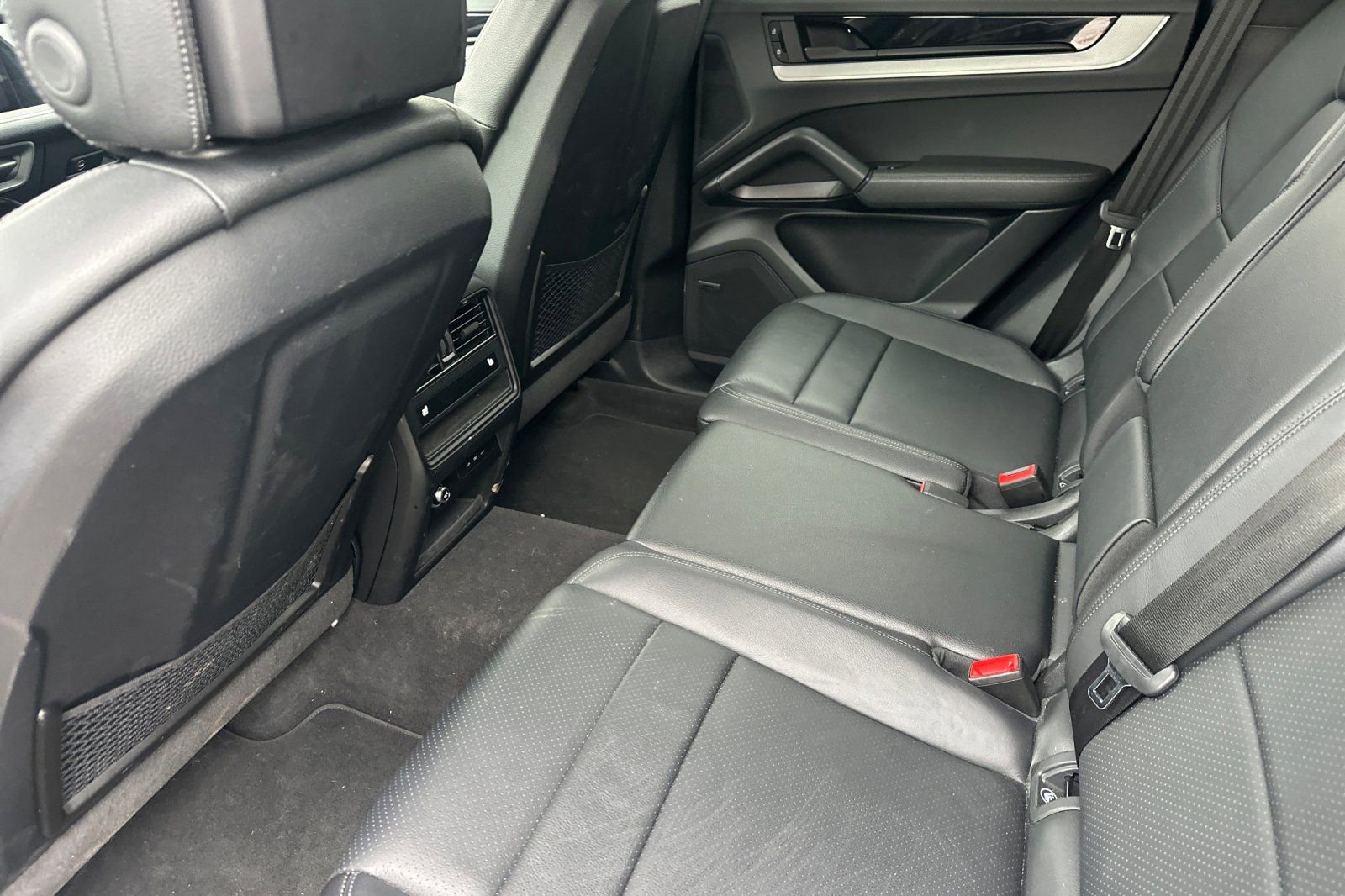 Used 2024 Porsche Cayenne image 14