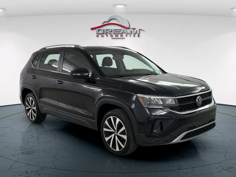Used 2023 Volkswagen Taos SE w/ Panoramic Sunroof Package FWD image 1