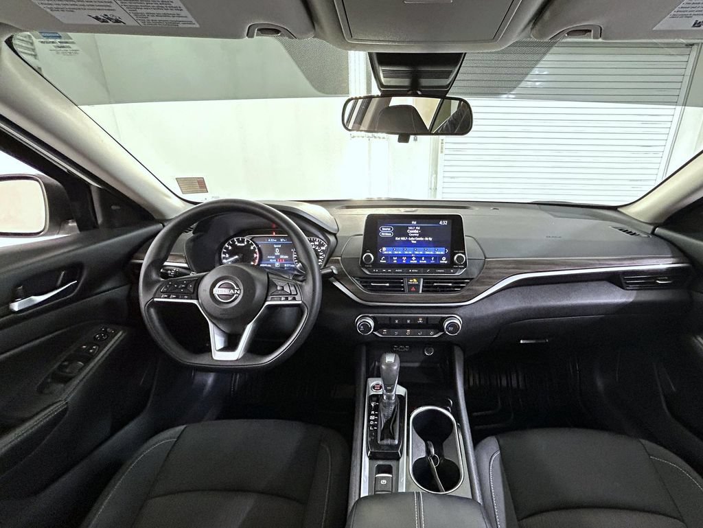 Used 2024 Nissan Altima 2.5 SV AWD/4WD image 14