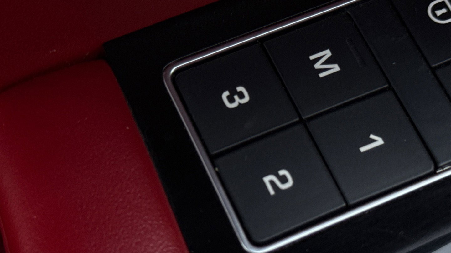 Used 2017 Land Rover Range Rover Autobiography image 24