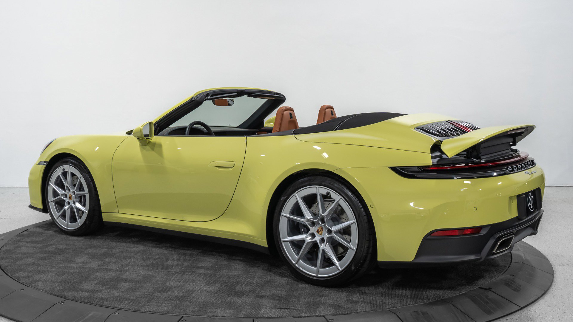 Used 2025 Porsche 911 Carrera image 5