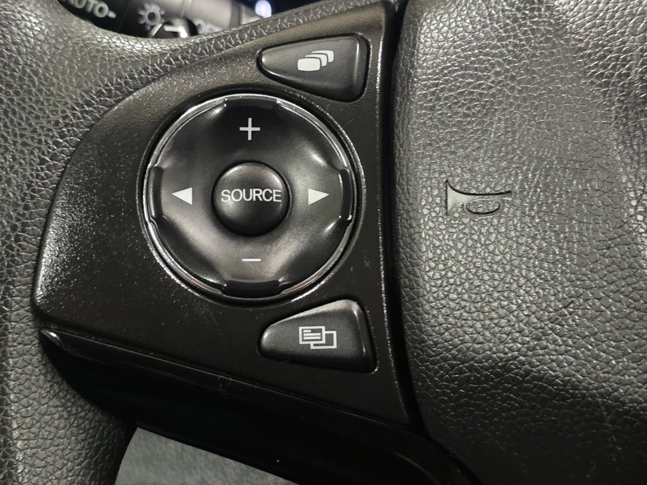 Used 2018 Honda HR-V EX image 33
