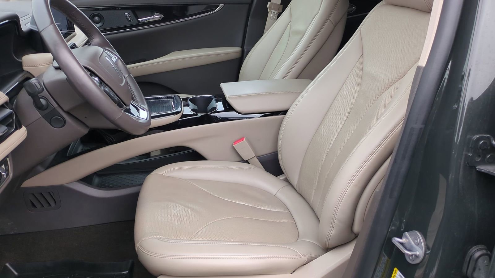 Used 2022 Lincoln Nautilus Reserve AWD/4WD image 17