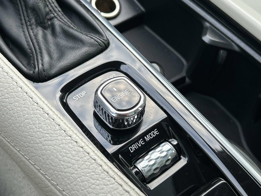 Used 2016 Volvo XC90 T6 Momentum image 31