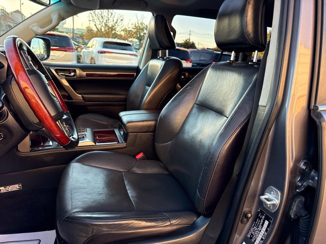 Used 2016 Lexus GX 460 Luxury AWD/4WD image 4
