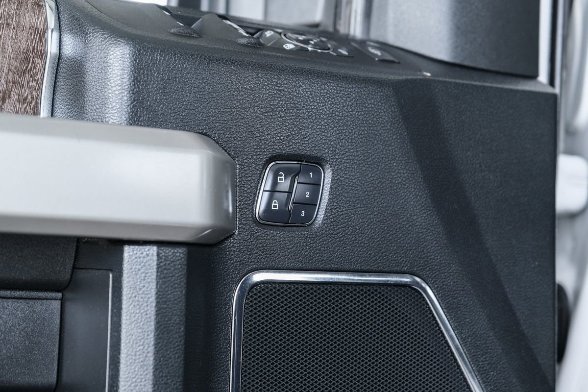 Used 2018 Ford F250 Lariat w/ Chrome Package image 49