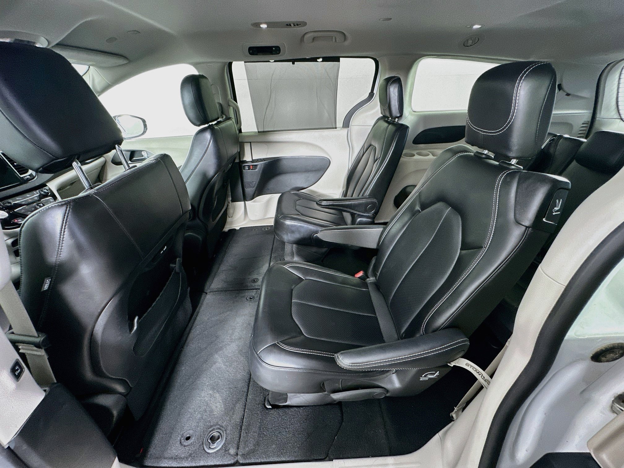 Used 2024 Chrysler Pacifica Touring-L FWD image 29