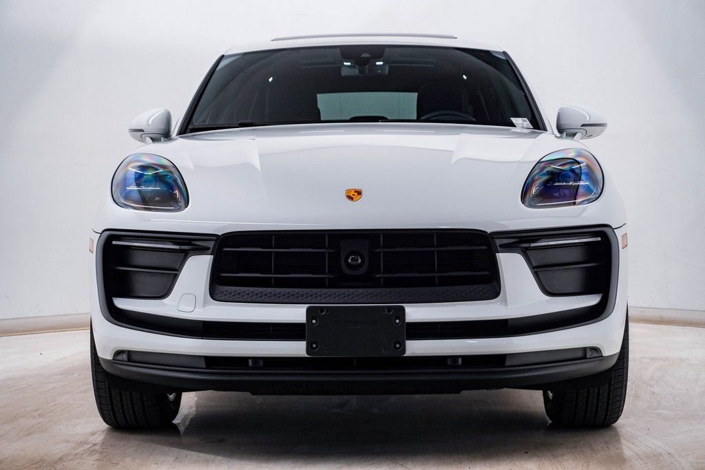 Certified 2025 Porsche Macan AWD/4WD image 6