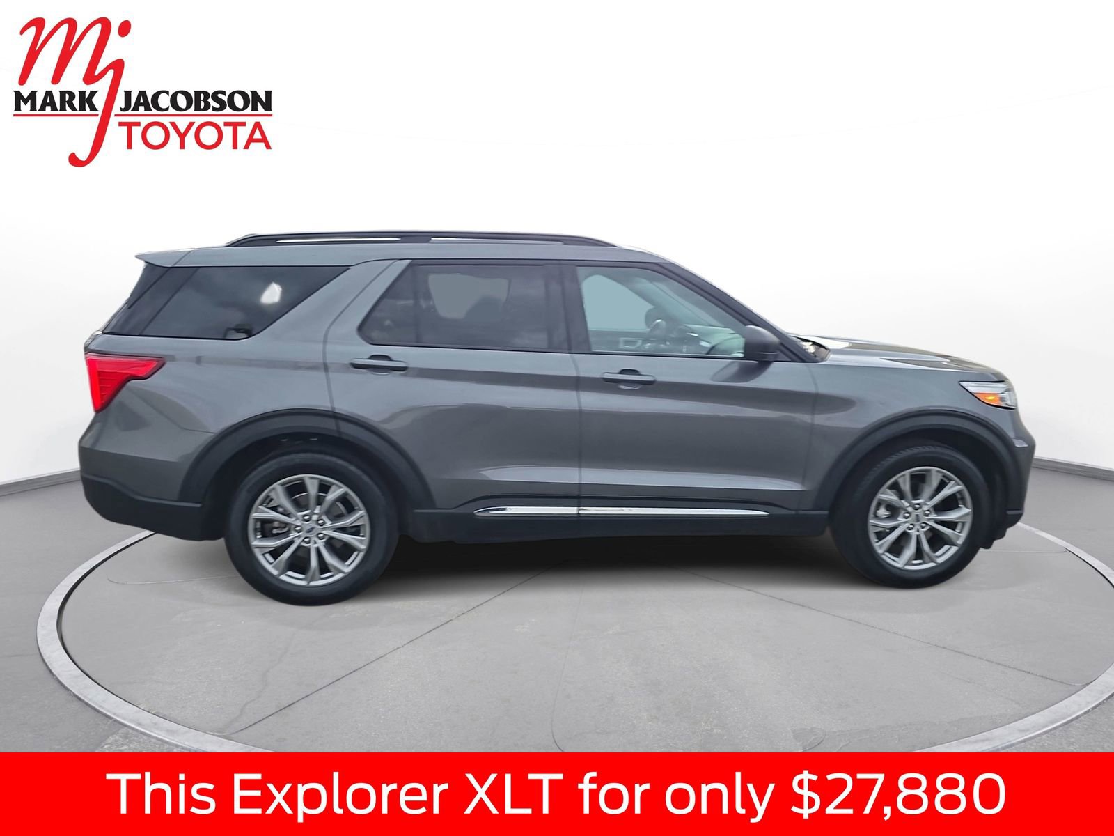 Used 2023 Ford Explorer XLT w/ Equipment Group 202A RWD image 8