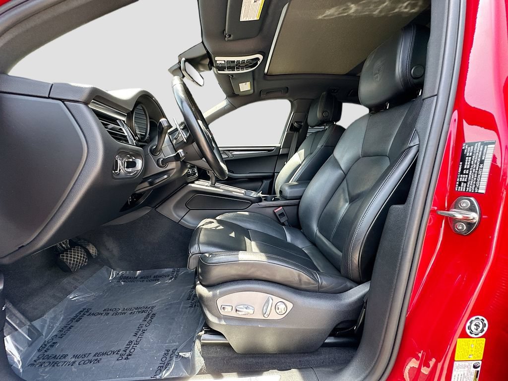 Certified 2022 Porsche Macan S AWD/4WD image 5