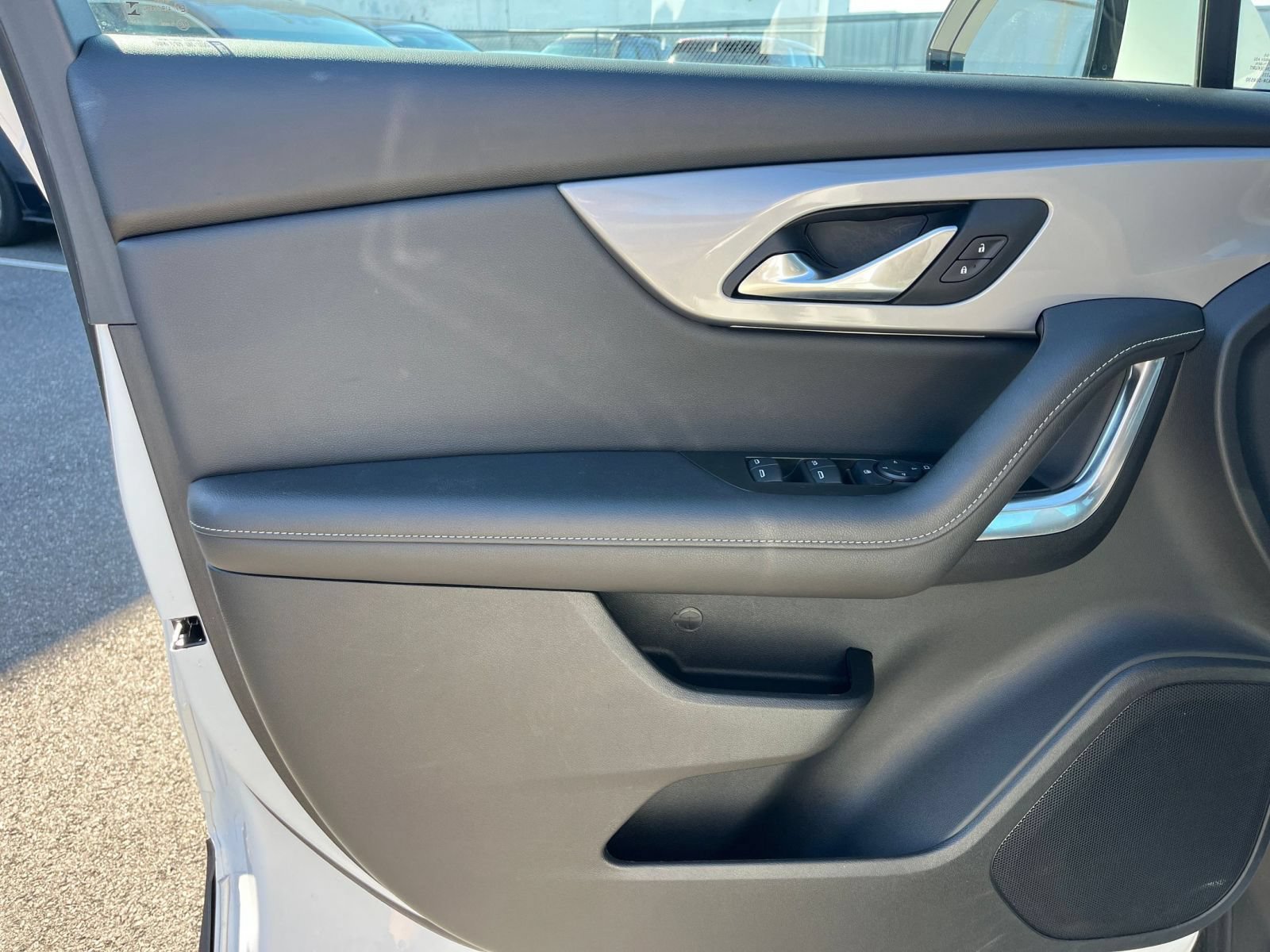 Used 2025 Chevrolet Blazer LT FWD image 18