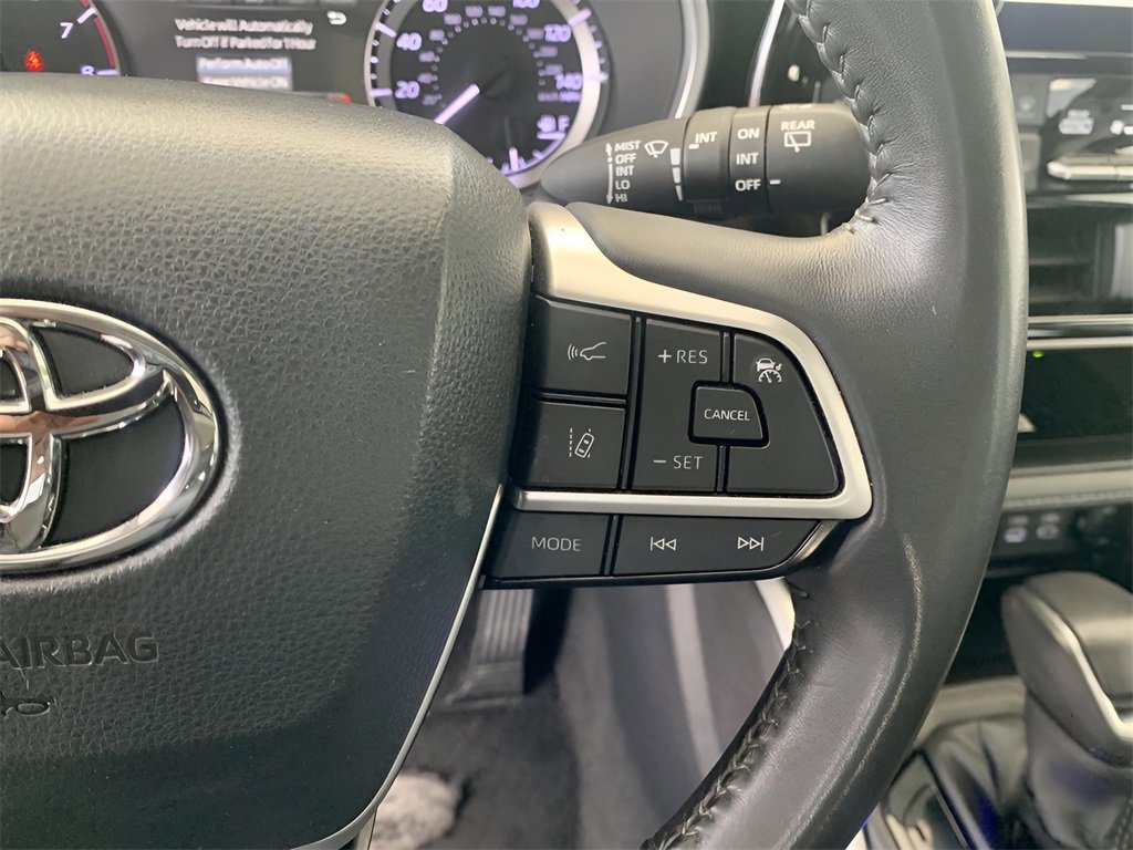 Used 2024 Toyota Highlander XLE image 36