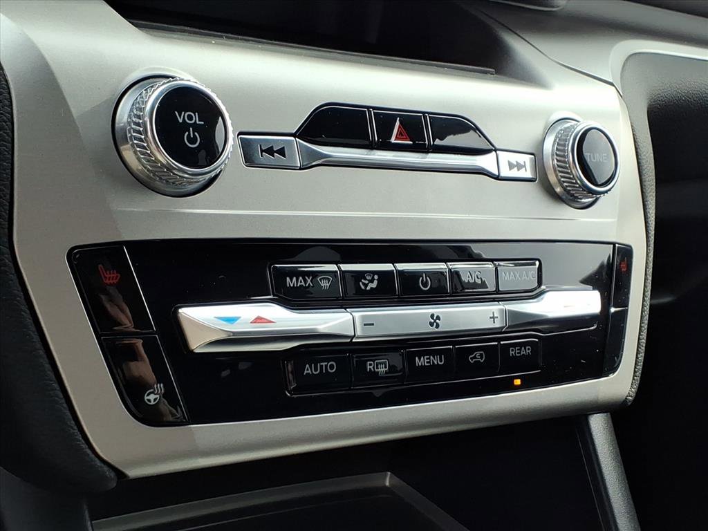 Used 2022 Ford Explorer XLT w/ Equipment Group 202A image 14