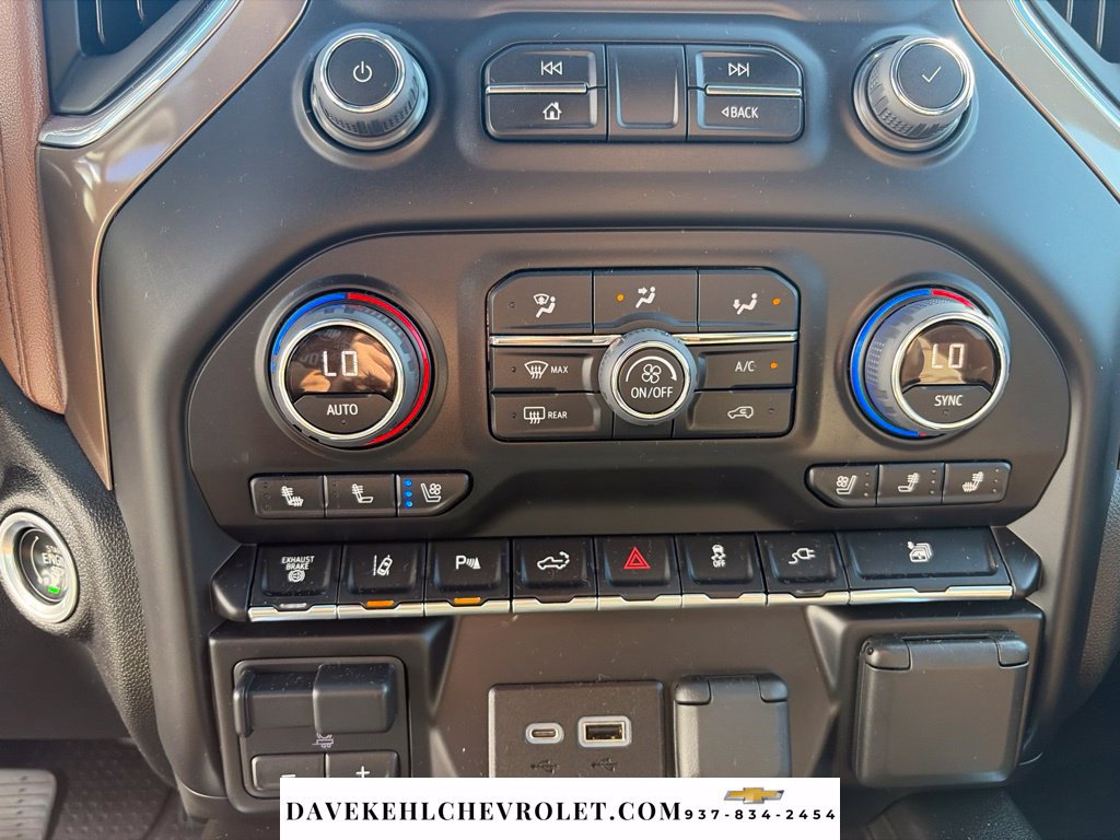 Used 2022 Chevrolet Silverado 3500 High Country AWD/4WD image 17