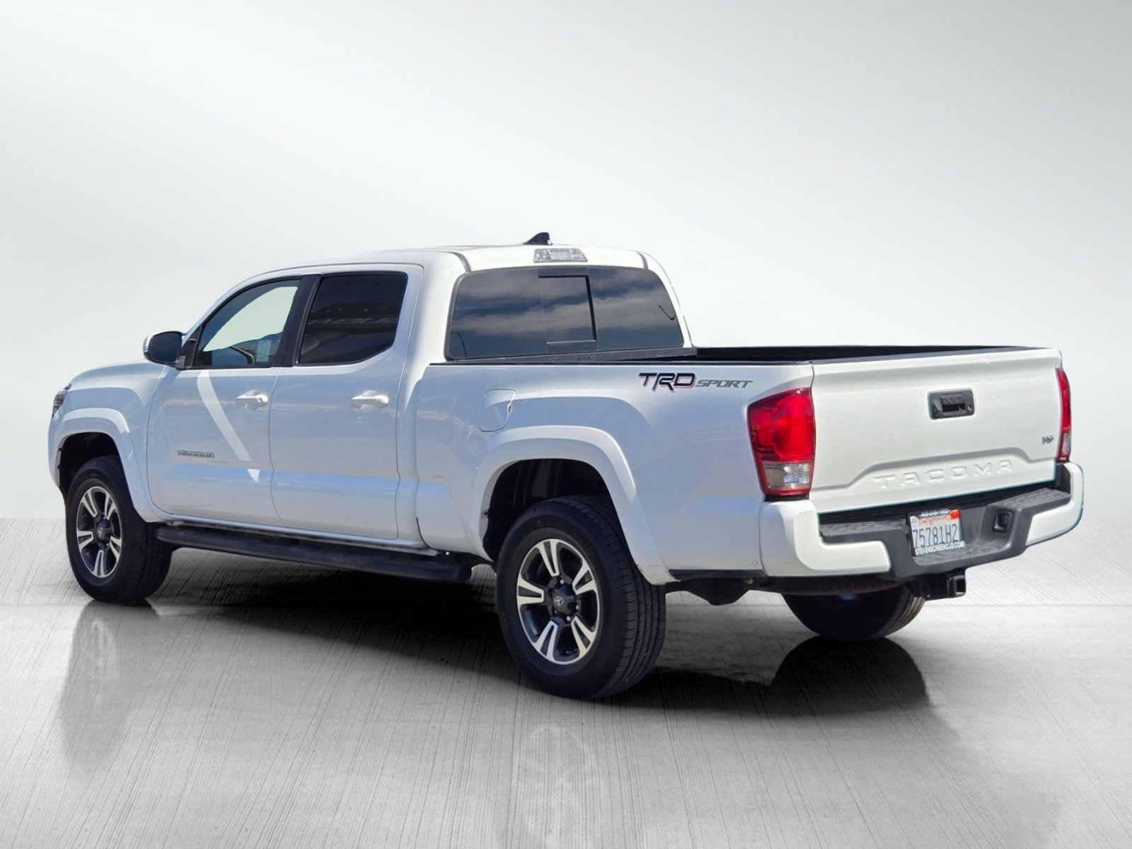 Used 2017 Toyota Tacoma TRD Sport w/ Tow Package RWD image 6