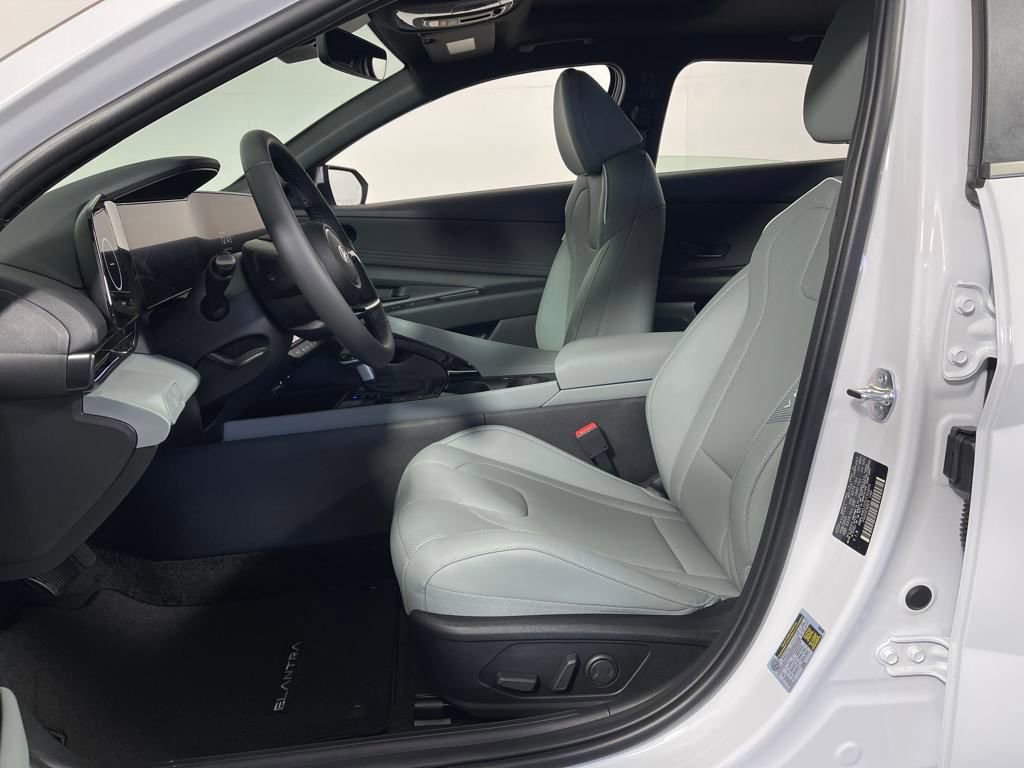 New 2025 Hyundai Elantra Limited image 12