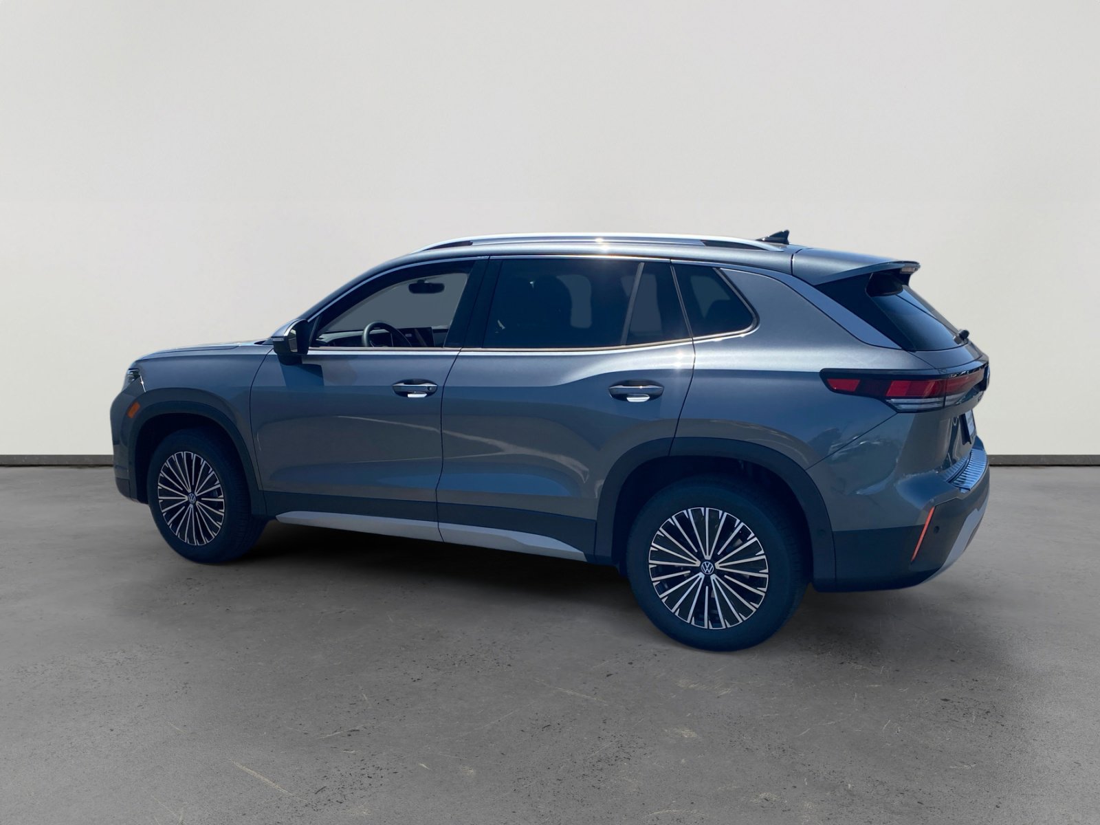 New 2025 Volkswagen Tiguan S image 3