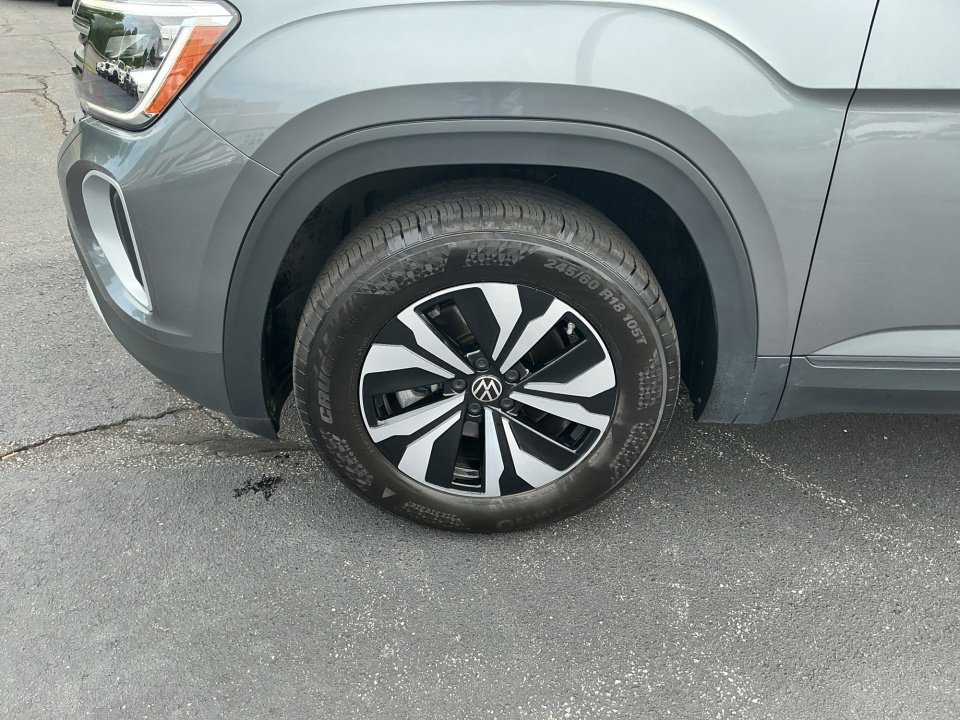 Certified 2025 Volkswagen Atlas SE FWD image 31
