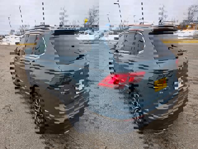 Used 2020 Volkswagen Tiguan SE w/ Panoramic Sunroof Package image 11