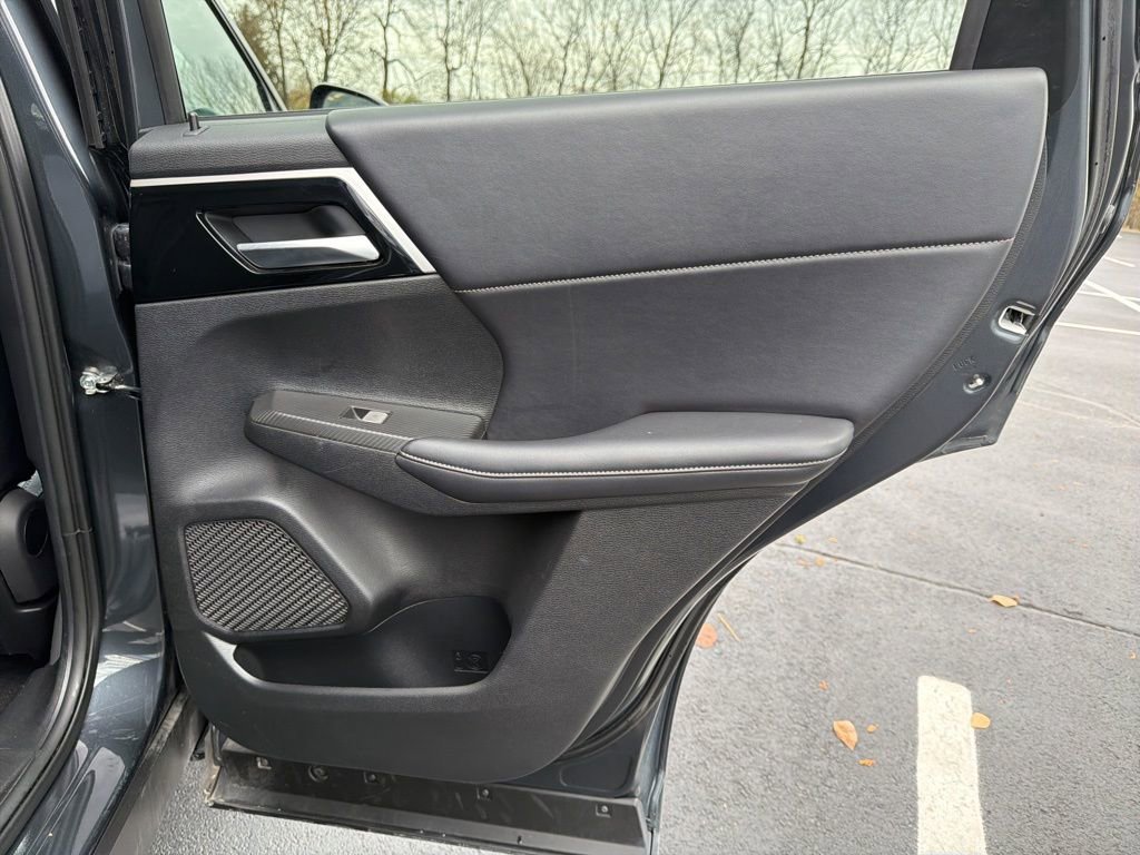Used 2024 Mitsubishi Outlander SE image 25