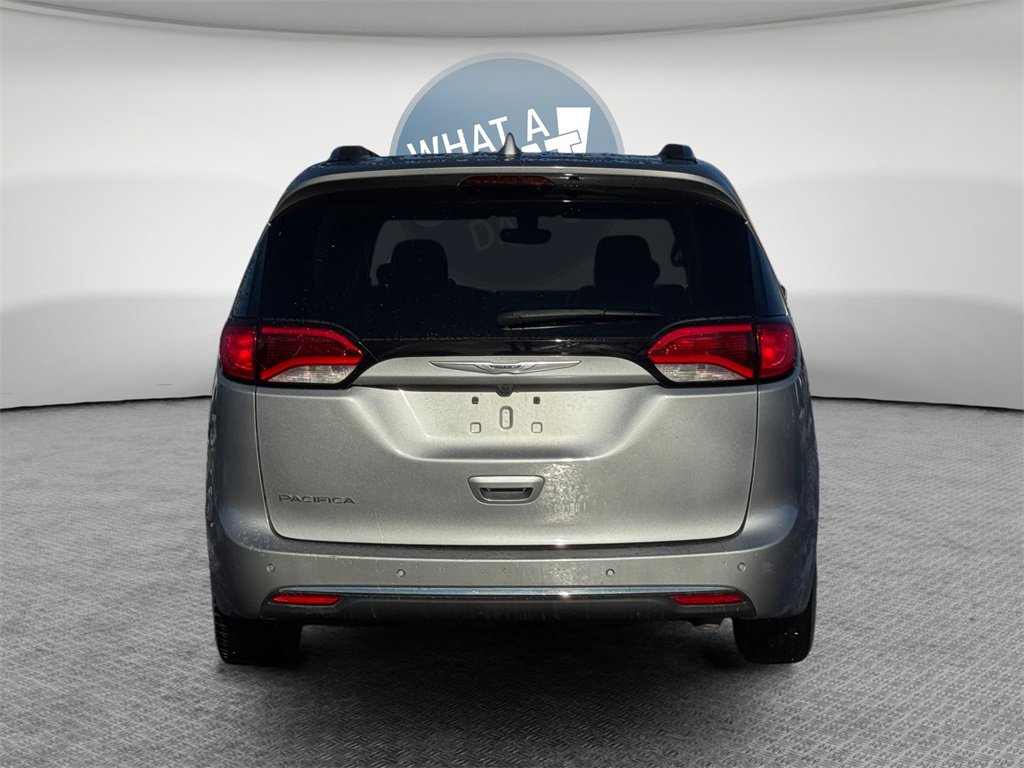 Certified 2019 Chrysler Pacifica Touring-L image 8