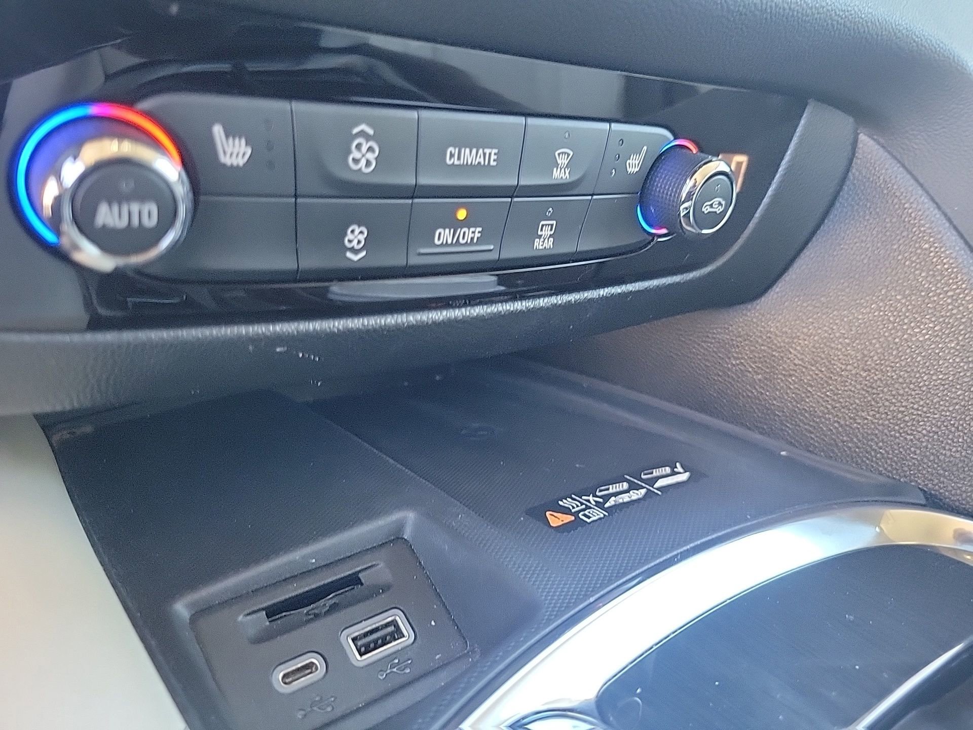 Used 2024 Buick Enclave Essence w/ Sport Touring Edition image 33