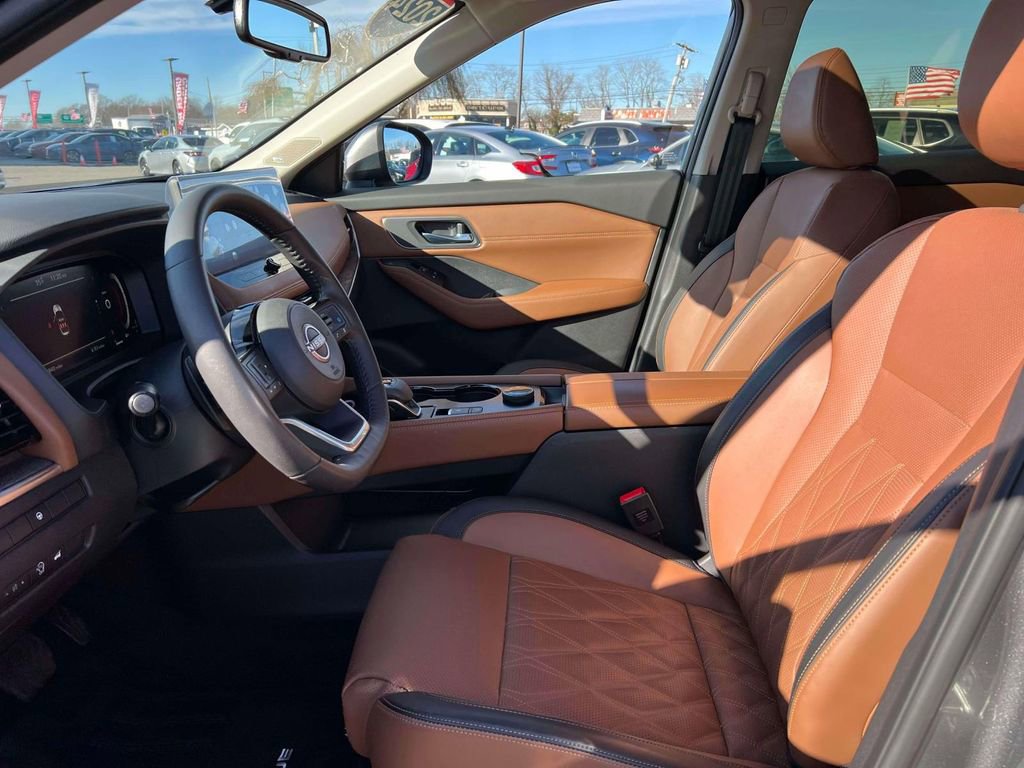 Used 2024 Nissan Rogue Platinum image 16