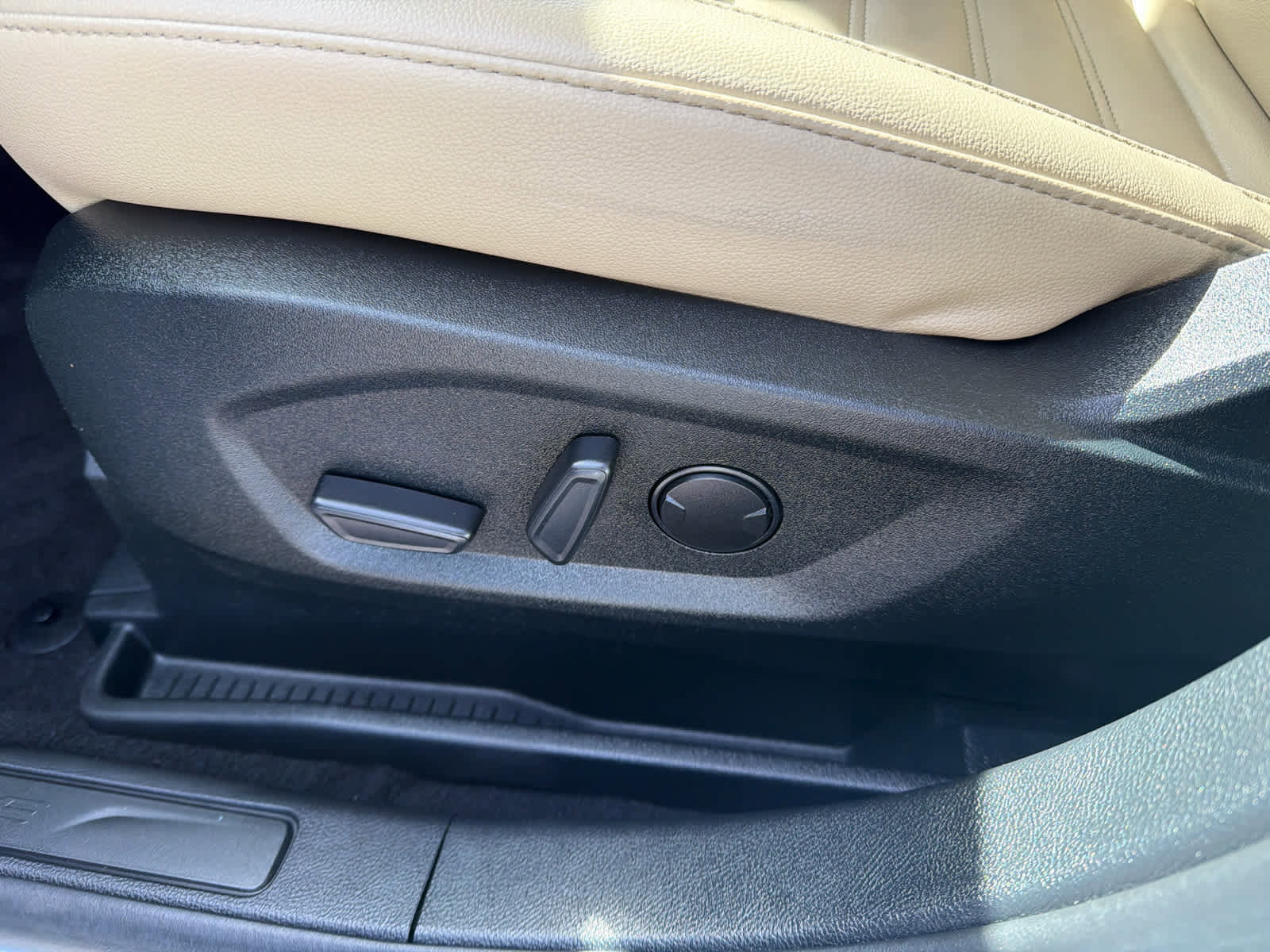 Used 2022 Ford Edge SEL w/ Convenience Package image 21