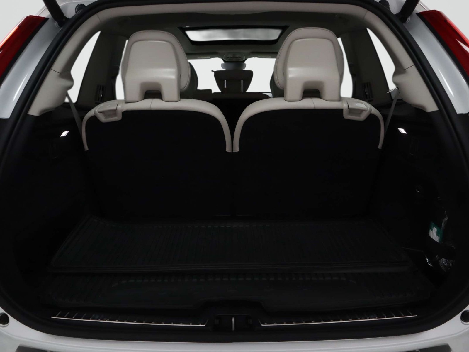 Used 2025 Volvo XC90 T8 Plus w/ Protection Package Premier AWD/4WD image 12