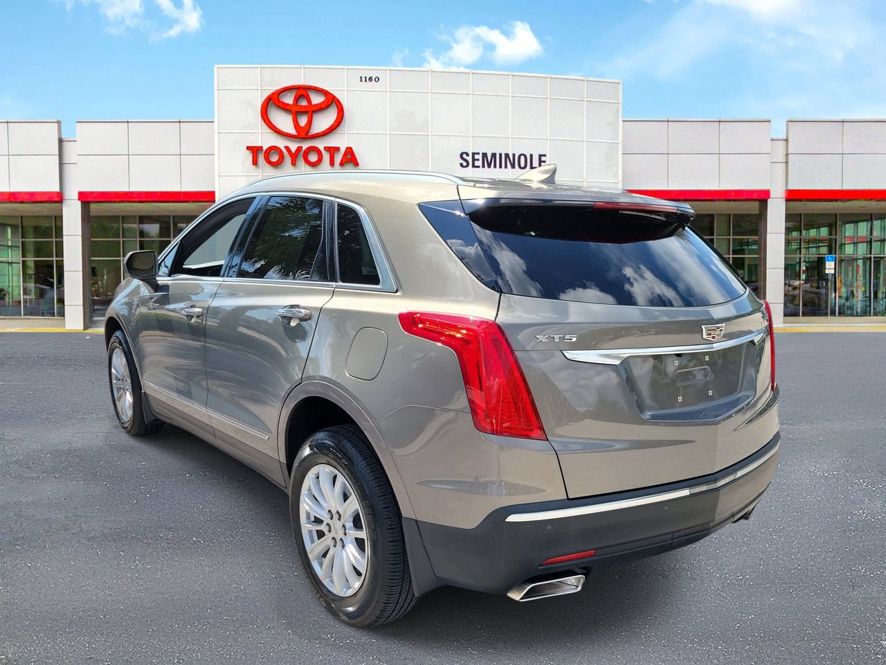 Used 2019 Cadillac XT5 FWD image 4