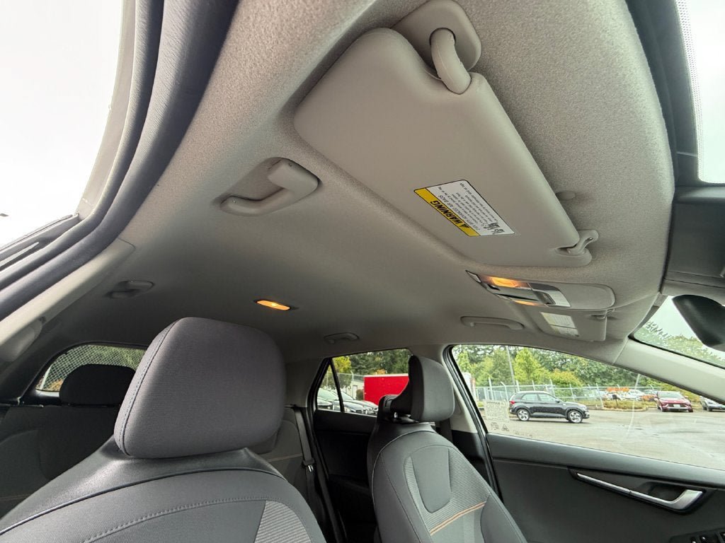 Used 2025 Kia Niro LX FWD image 28