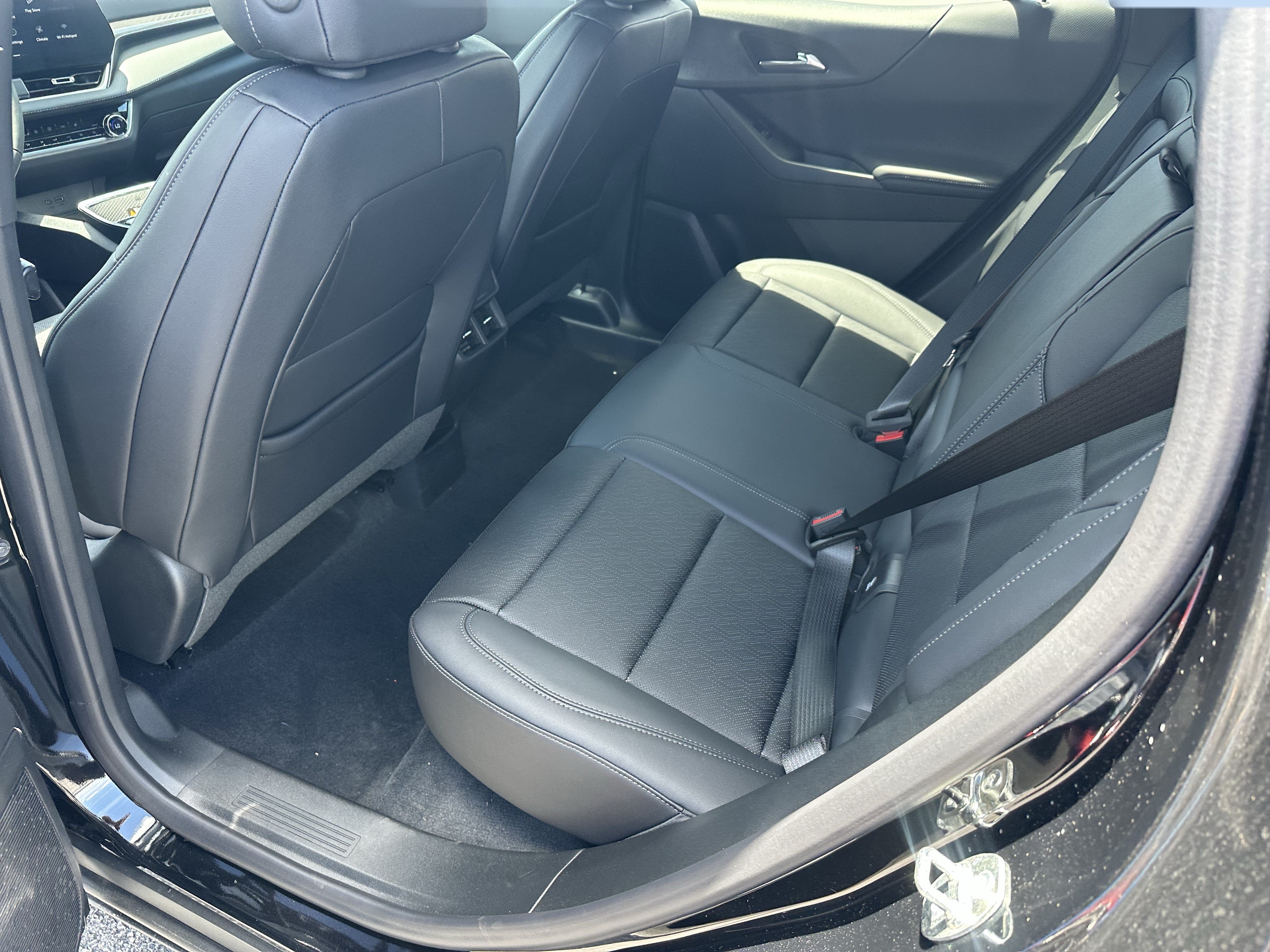 New 2026 Chevrolet Equinox LT w/ Convenience Package II AWD/4WD image 5