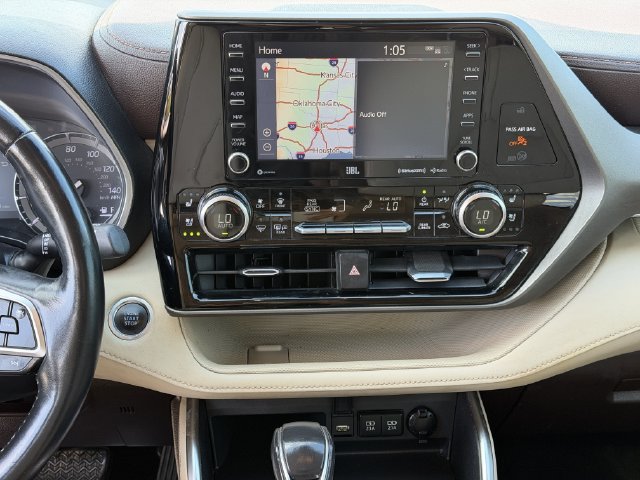 Used 2020 Toyota Highlander Limited FWD image 16