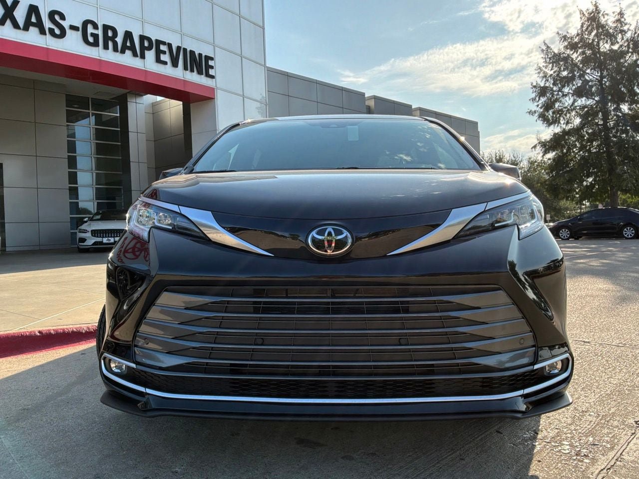 New 2026 Toyota Sienna Limited AWD/4WD image 3