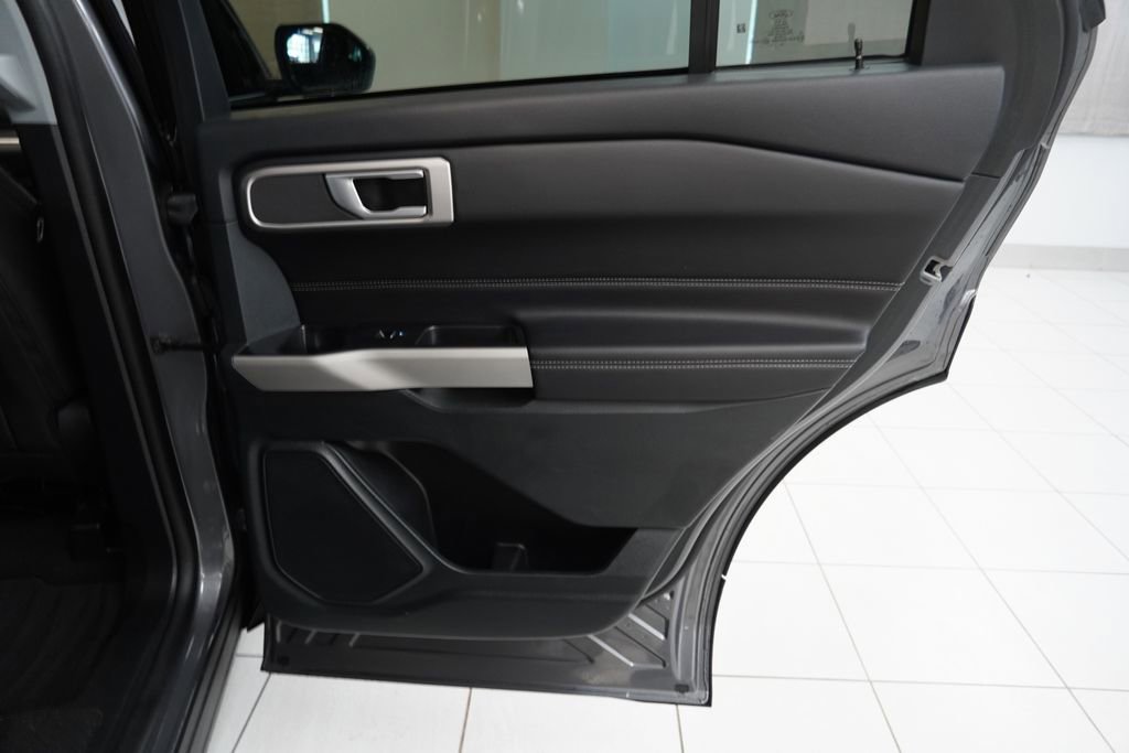 Used 2023 Ford Explorer XLT AWD/4WD image 29