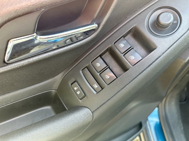 Used 2020 Chevrolet Trax LT w/ LT Convenience Package FWD image 33