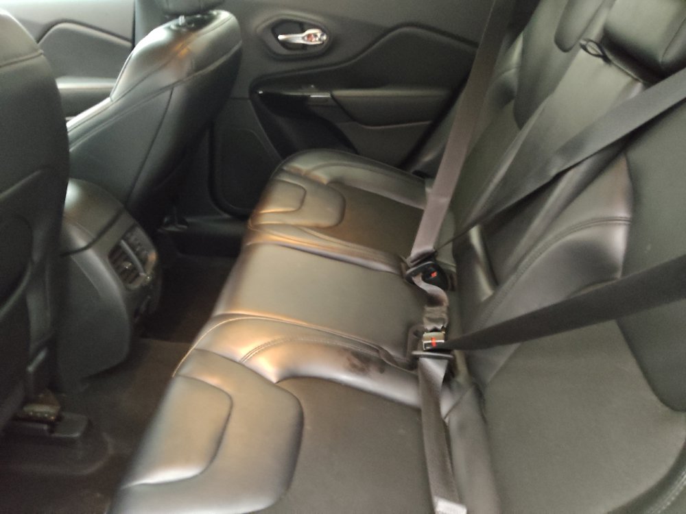 Used 2020 Jeep Cherokee Latitude Plus FWD image 18