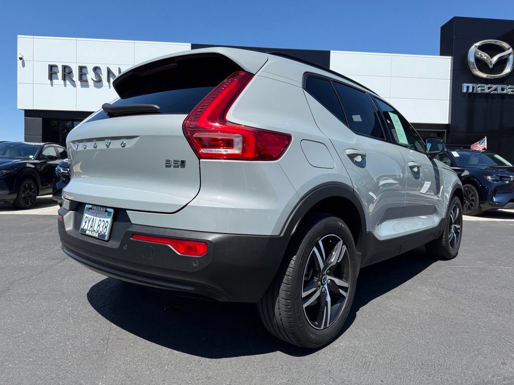 Used 2024 Volvo XC40 B5 Core AWD/4WD image 9
