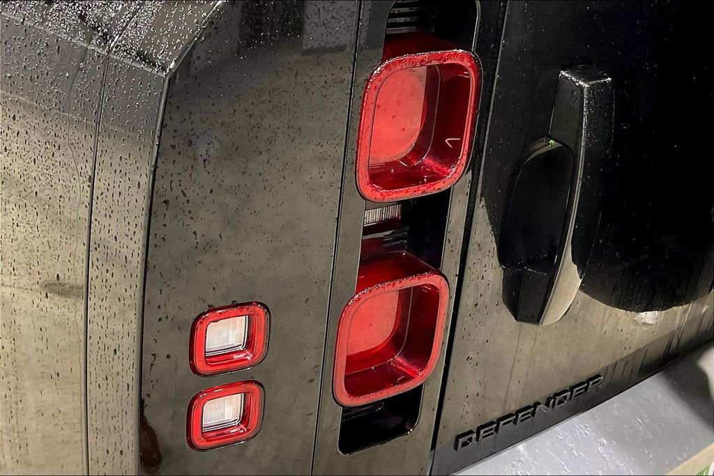 Used 2024 Land Rover Defender 130 S image 23