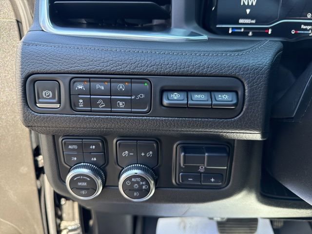 Used 2022 GMC Yukon XL Denali w/ Denali Premium Package AWD/4WD image 17
