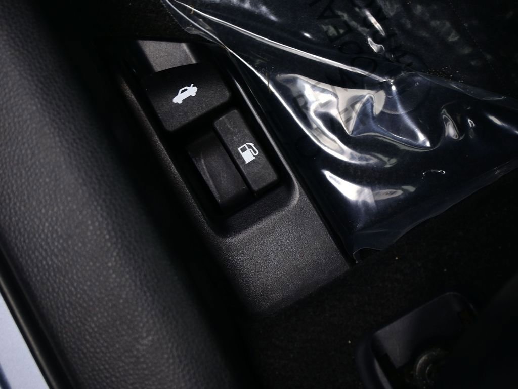 Used 2025 Toyota Corolla LE image 31